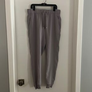 Lululemon trouser like joggers size 6